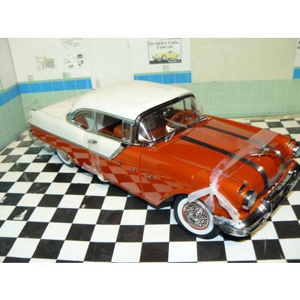1/18 ( IB - 92 ) Sunstar Pontiac Star Chief Hard Top 1955 Model , the front bum