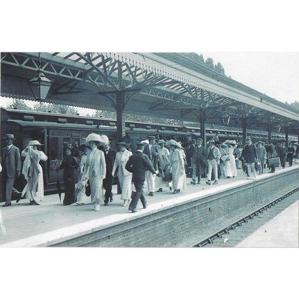 Railway Postcard GWR Henley on Thames 1911 Station Regatta - Nostalgia