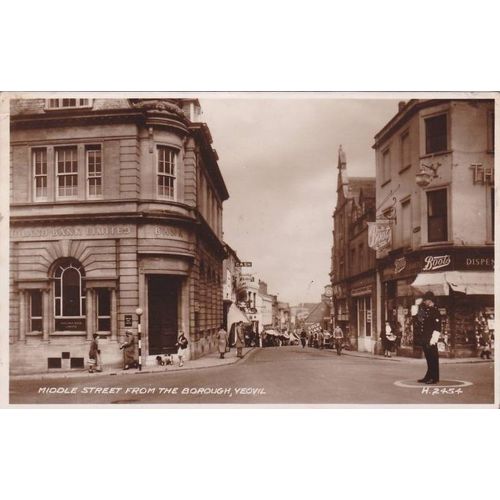Middle Street From The Borough Yeovil Showing Shops And A Policeman SM6300