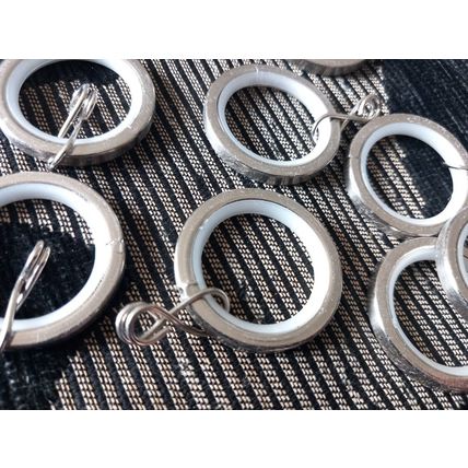 15 Metal Chrome Curtain Rings for Curtain Poles. Rings are 23mm inside diameter