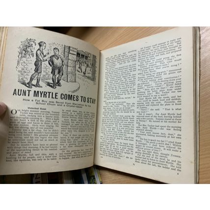 1945 "KNOCKOUT FUN BOOK 1946" ILLUSTRATED ANNUAL HARDBACK BOOK (P4)