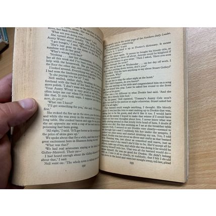 1964 GERARD HAMILTON "SUMMER GLARE" FICTION PAPERBACK BOOK (P2)