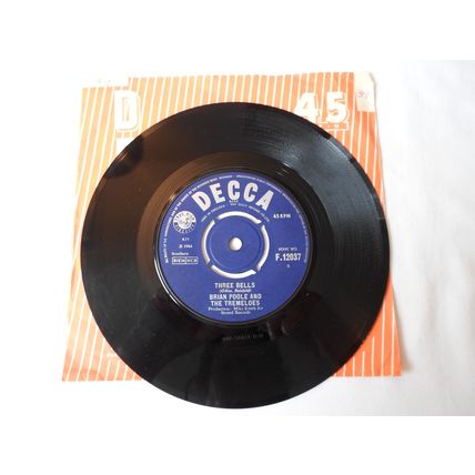7" 1964.BRIAN POOLE AND THE TREMELOES.THREE BELLS.DECCA.F.120037. NEAR MINT