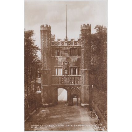 EC797 CAMBRIDGE - TRINITY COLLEGE, GREAT GATE . PRINTED POSTCARD