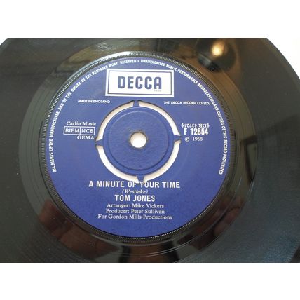 7" 1968.TOM JONES. A MINUTE OF YOUR TIME. DECCA F 12854. VERY GOOD PLUS