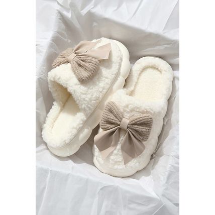 White Contrast Bowknot Applique Plush Winter Slippers