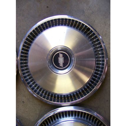 1973 CHEVROLET CHEVELLE CAMARO HUBCAPS WHEELCOVERS 14" - SET OF 4 OEM 1974
