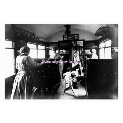 pu2946 - Doncaster Works, Women War Workers Carriage Cleaners - print 6x4