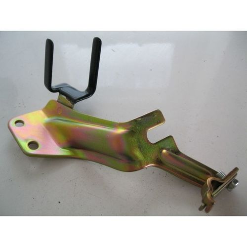 THROTTLE CABLE BRACKET NEW 16165-T7011 NISSAN Cabstar