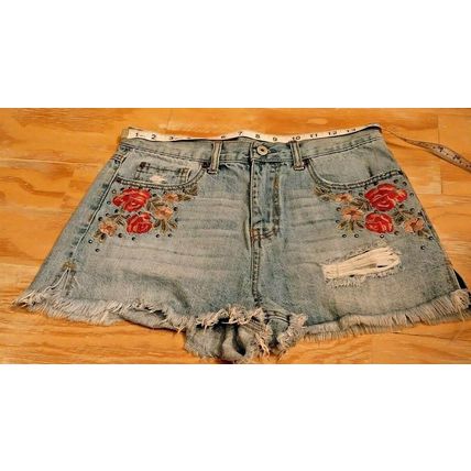 Hippie Laundry Cut-Off Shorts Wms. Size 29 Embroidered & Studs Vintage High Rise