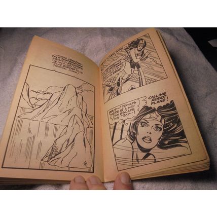 JUSTICE LEAGUE NEWSPAPER STRIP Paperback, DC Comics, 1982!! $20.00 obo!