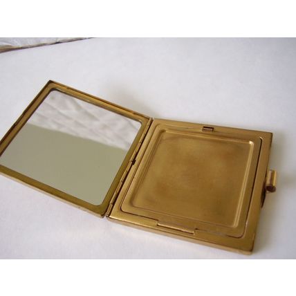 Vintage Dorothy Gray Art Deco Buckle Powder Compact Early Pre-thumb Latch Clasp