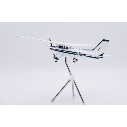 SKYHAWK II PRIVATE CESSNA 172 REG: N3015E - JC WINGS XX172001 1/72 - PRE ORDER