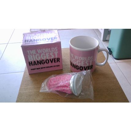 THE WORLD'S BIGGEST HANGOVER: Giant Mug with Cooling Bag (New in Box) Paladone