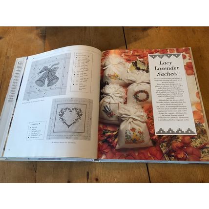 HEAVY 1993 THE CROSS STITCH PROJECT BOOK CRAFTS ILLUSTRATED HARDBACK BOOK (XX)