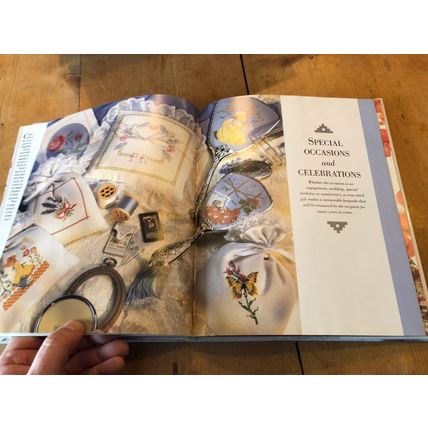 HEAVY 1993 THE CROSS STITCH PROJECT BOOK CRAFTS ILLUSTRATED HARDBACK BOOK (XX)