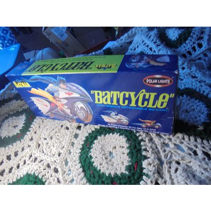 Polar Lights BATCYCLE w/BATMAN & ROBIN, 2003! $34.00 Shipped! This is in MINT...