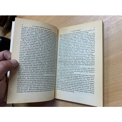 1980 M V HUGHES "A LONDON CHILD OF THE 1870s" AUTOBIOGRAPHY PAPERBACK BOOK (P2)