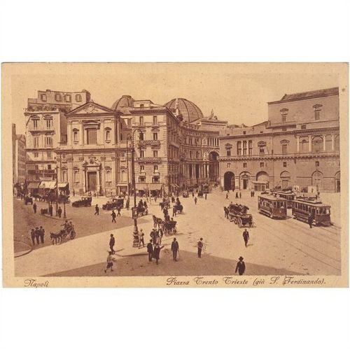 Very Animated Piazza Trento Trieste Napoli Italy Postcard (F4244)