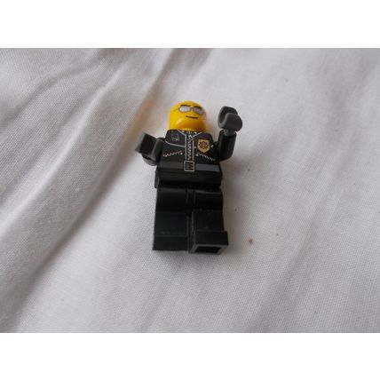 MINNIFIGURE COP NO HAT (24/01) FREE POSTAGE U K