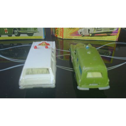 Matchbox - No3 Mercedes Binz Ambulance & No55 Police car