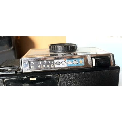 1970,s KODAK INSTAMATIC 220 FILM CAMERA and CASE