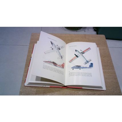 Airliners from 1919 to the Present Day. Kenneth Munson (Hardback) 1983 Edition