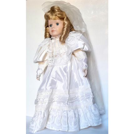 LEONARDO PORCELAIN BRIDE DOLL - SILKY SATIN DRESS + VEIL - 41 cm tall VERY GOOD