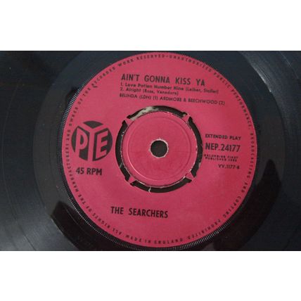 A3-THE SEARCHERS-AIN’T GONNA KISS YA–UK 7" EP-1963-NM - mod/pop/beat