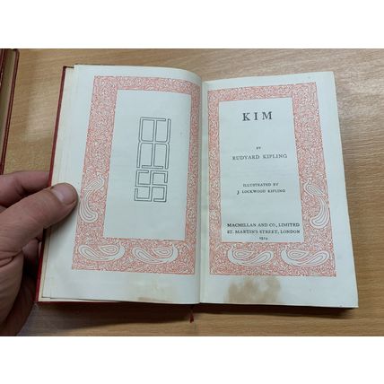 1924 RUDYARD KIPLING "KIM" ILLUSTRATED FICTION RED LEATHER BOOK (P3)
