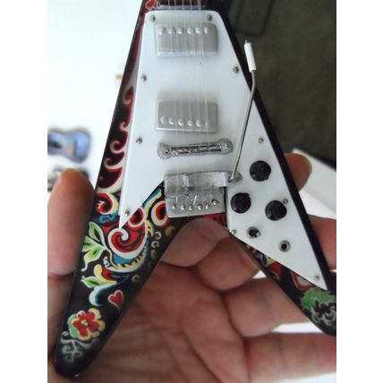 JIMI HENDRIX - Psychedelic Flying V 1:4 Scale Replica Guitar ~Brand New~