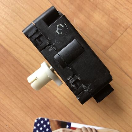 A/C Heater Control Blend Door Adjust Motor Audi D2 VW Phaeton Bentley 4D0820511