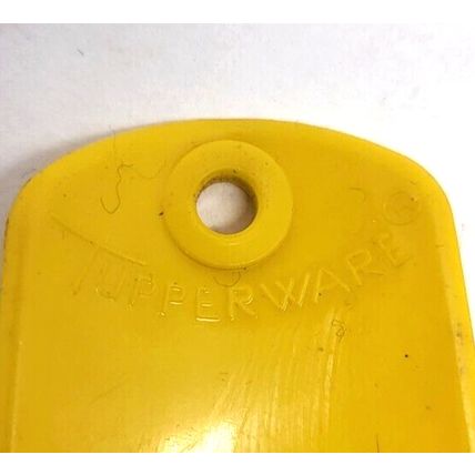 Vintage Tupperware Yellow Shoe Horn Collectible (DM1)