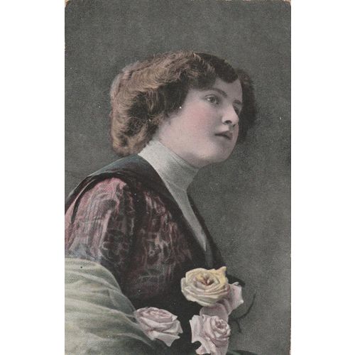 Head & Shoulders Of A Female Holding Some Roses Glamour Postcard (GLM1523)