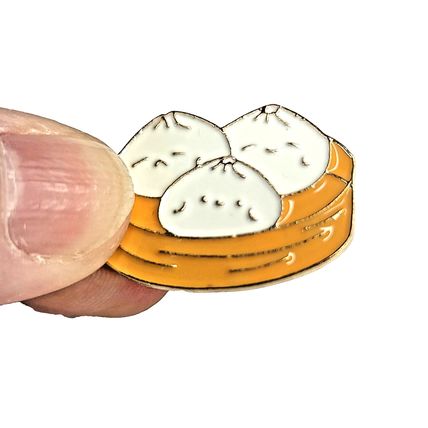 Pin Badge Bowl of Onions/Infant Faces Fun 2.8cm x 2cm Enamel Collectable BA118