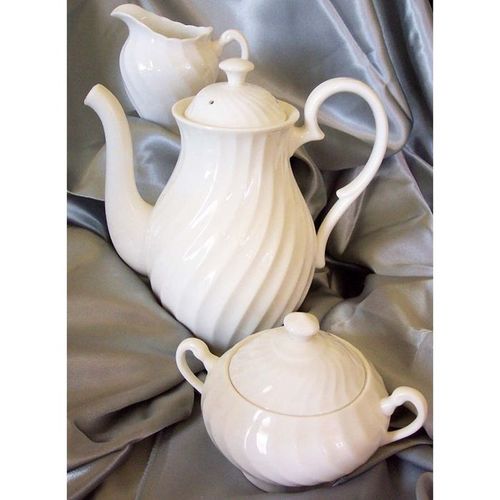 Foley tea/coffeepot & Tuscan Whitecliffe creamer and sugar bowl