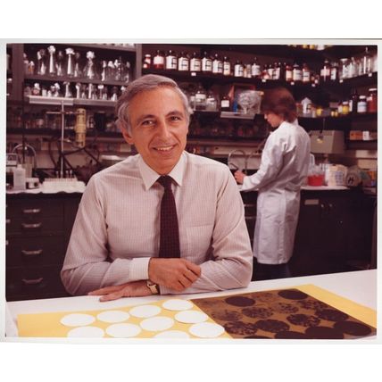 Robert Gallo AIDS HIV Scientist GIANT Reverse 10x8 Hand Signed Photo