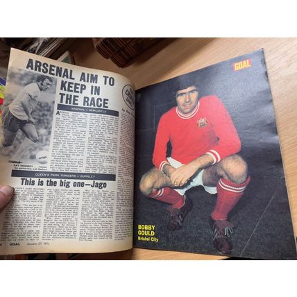 GOAL MAGAZINE #230 27 JAN 1973 UK FOOTBALL MAGAZINE - QPR TEAM POSTER (LL)