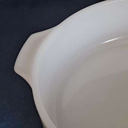 Vintage DYNAWARE CASSEROLE DISH Pyr-O-Rey Daisy Milk Glass Pan Bowl 8" Baking