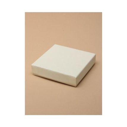 gift box square cream boxes approx 9 cm x 9cm x 2 cm