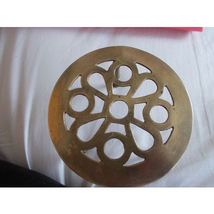 TRIVET BRASS (18/05)