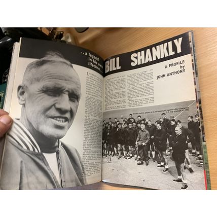 1970 "CHARLIE BUCHAN'S SOCCER GIFT BOOK 1970-71" FOOTBALL ANNUAL HB BOOK (P4)