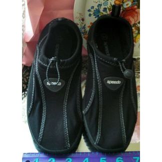 Speedo black spandex surf beach water shoes aqua socks US small 4/5