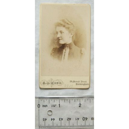 Carte-de-visite E. B. Mowll, Birmingham - lady