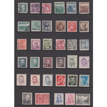 CZECHOSLOVAKIA Selection of 35 Stamps Good Mint/Used (p412)