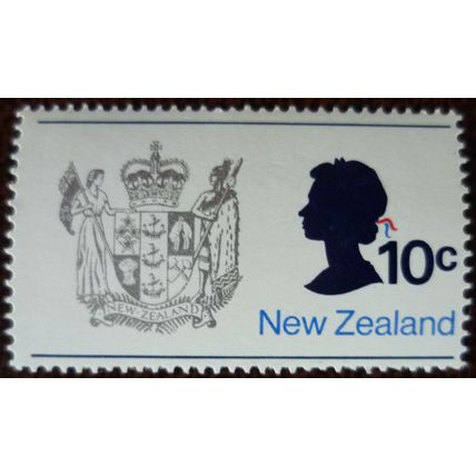 New Zealand 1970 Definitives 10c QEII and NZ coat of arms mint stamp SG925