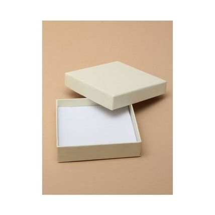 gift boxes square cream box approx 9 cm x 9cm x 2 cm