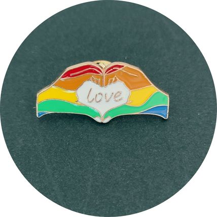 Hands Heart Enamelled Pin Badge Brooch Pride Metal Gift bag 3 cm x 1.5 cm BA42
