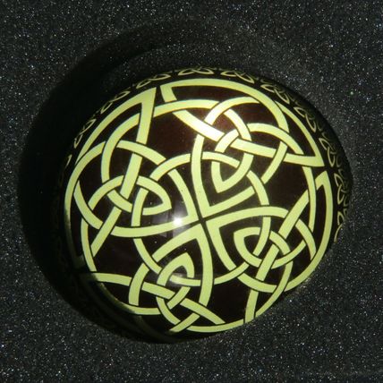 Celtic Paperweight In presentation box 7.5 cm diameter Black & Gold M22