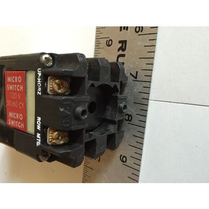 NEW MICRO SWITCH 909AAA51 120V 50/60 CY ,Aj